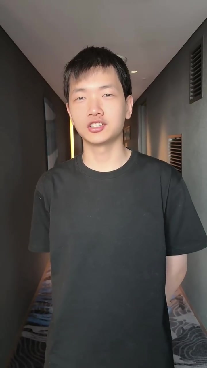 Creme：今天是来到首尔的第二天，接着训练加油！