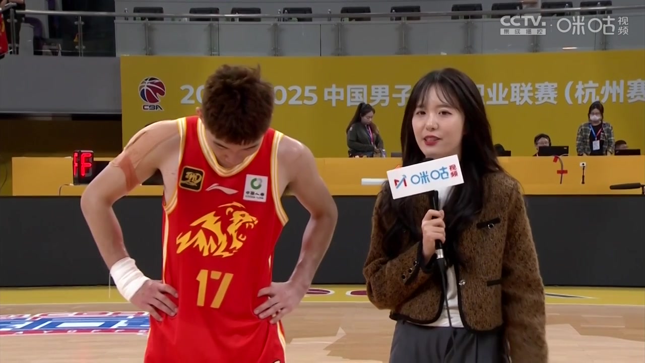 孙铭徽：一开始大家都没有准备好 常规赛冠军不代表能拿下总冠军